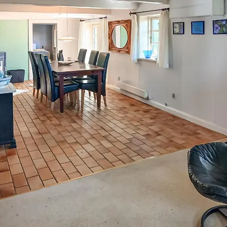 2 Bedroom Pet Friendly In *
