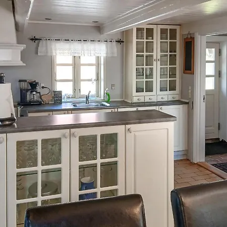2 Bedroom Pet Friendly In *
