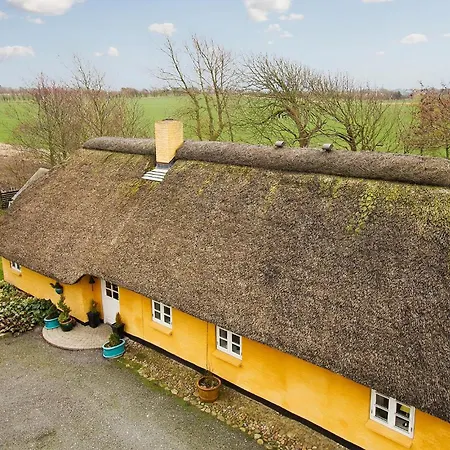 Feriehus 2 Bedroom Pet Friendly In